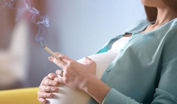 Trong thai kỳ mẹ sử dụng các chất gây hiện như thuốc lá rượu có thể là nguyên nhân trẻ bị tăng động